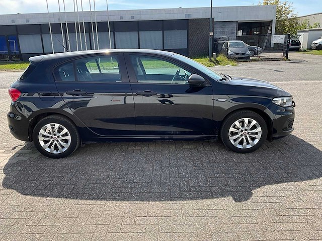 2017 fiat tipo personenauto - afbeelding 22 van  25
