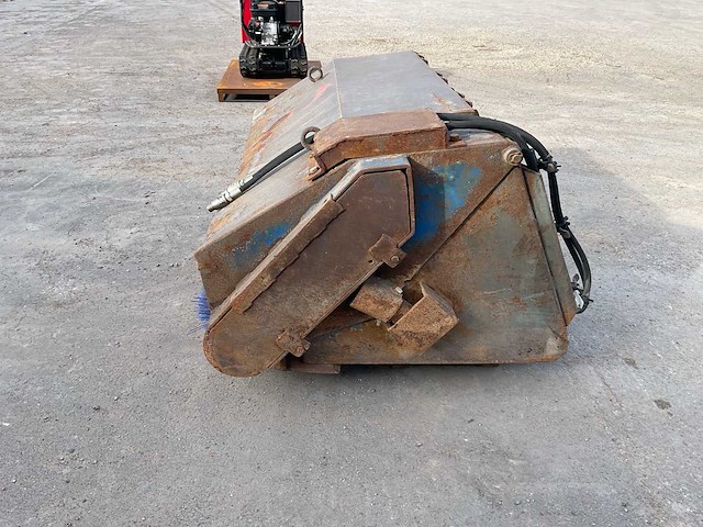 2017 hydraulische veegborstel met bobcataansluiting - afbeelding 2 van  8
