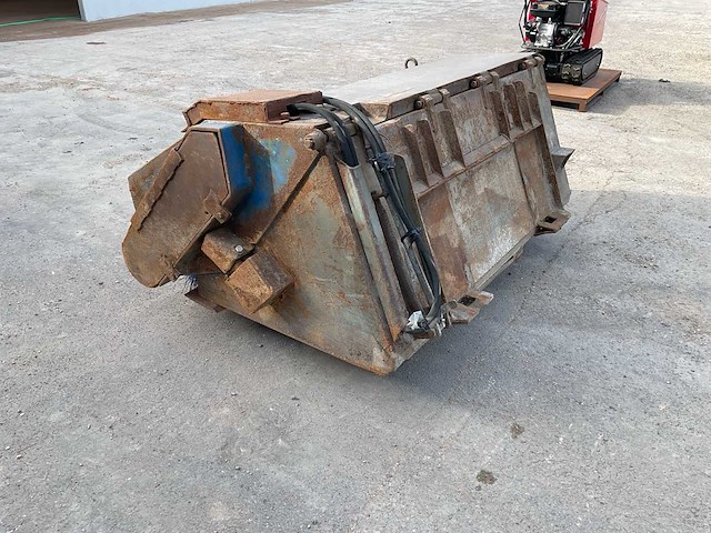 2017 hydraulische veegborstel met bobcataansluiting - afbeelding 3 van  8