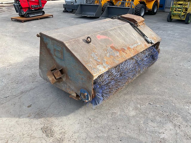 2017 hydraulische veegborstel met bobcataansluiting - afbeelding 6 van  8