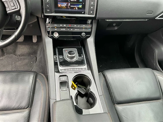 2017 jaguar f-pace 20d awd - afbeelding 14 van  49