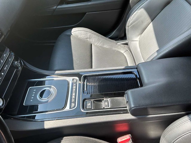 2017 jaguar xe auto - afbeelding 13 van  62