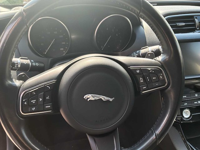 2017 jaguar xe auto - afbeelding 17 van  62