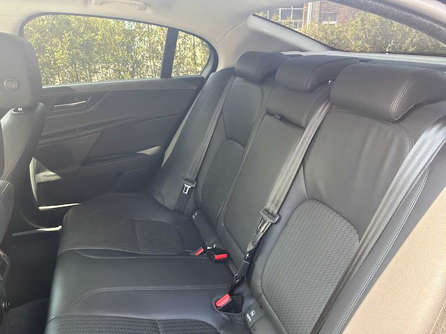 2017 jaguar xe auto - afbeelding 22 van  62