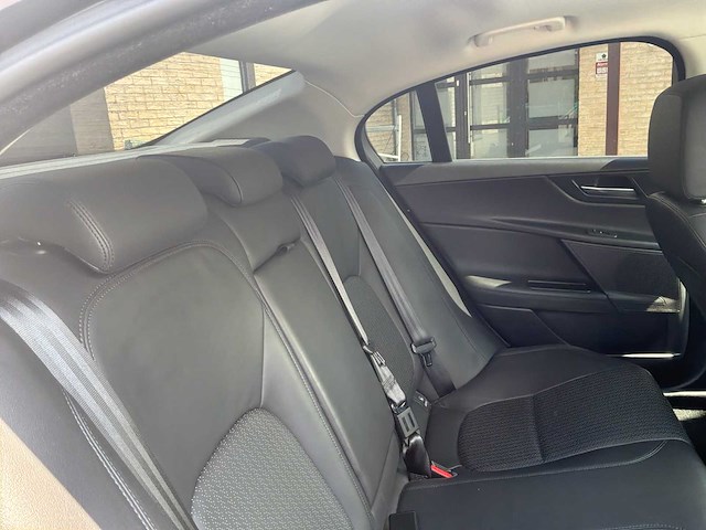 2017 jaguar xe auto - afbeelding 33 van  62