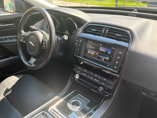 2017 jaguar xe auto - afbeelding 40 van  62