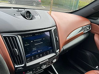 2017 maserati levante s personenauto - afbeelding 4 van  27