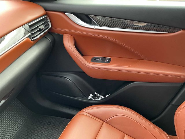 2017 maserati levante s personenauto - afbeelding 9 van  27