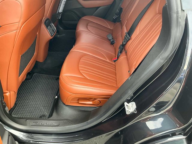 2017 maserati levante s personenauto - afbeelding 12 van  27