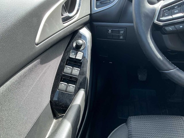 2017 mazda 3 personenauto - afbeelding 8 van  36