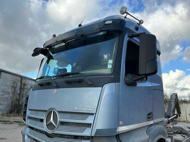 2017 mercedes-benz actros 963-0-c, 6x2 vrachtwagen met haakarmsysteem - afbeelding 4 van  74