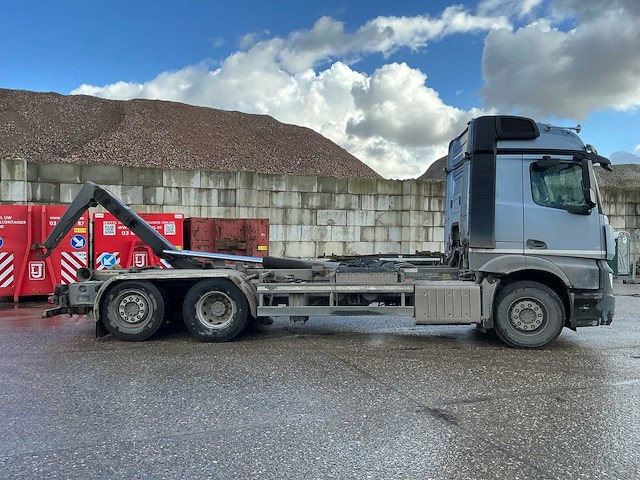 2017 mercedes-benz actros 963-0-c, 6x2 vrachtwagen met haakarmsysteem - afbeelding 38 van  74