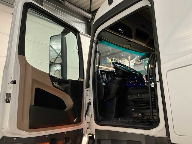 2017 mercedes-benz actros vrachtwagen - afbeelding 14 van  37