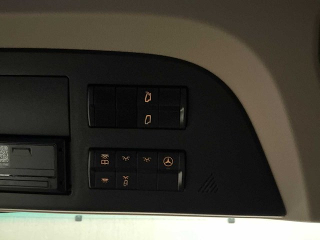 2017 mercedes-benz actros vrachtwagen - afbeelding 18 van  37