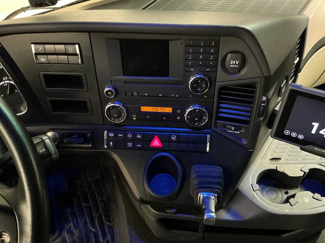 2017 mercedes-benz actros vrachtwagen - afbeelding 19 van  37