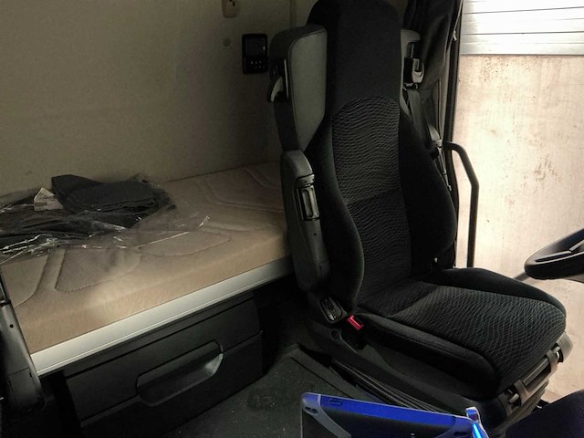 2017 mercedes-benz actros vrachtwagen - afbeelding 22 van  37
