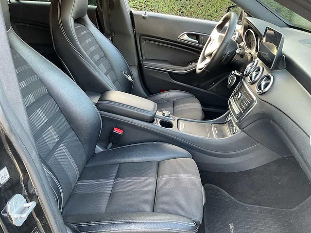 2017 mercedes-benz cla 180 personenauto - afbeelding 18 van  33