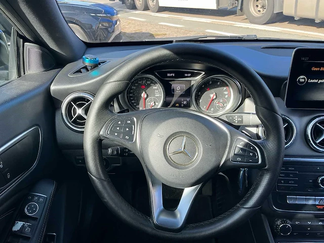 2017 mercedes-benz cla 180 personenauto - afbeelding 25 van  33