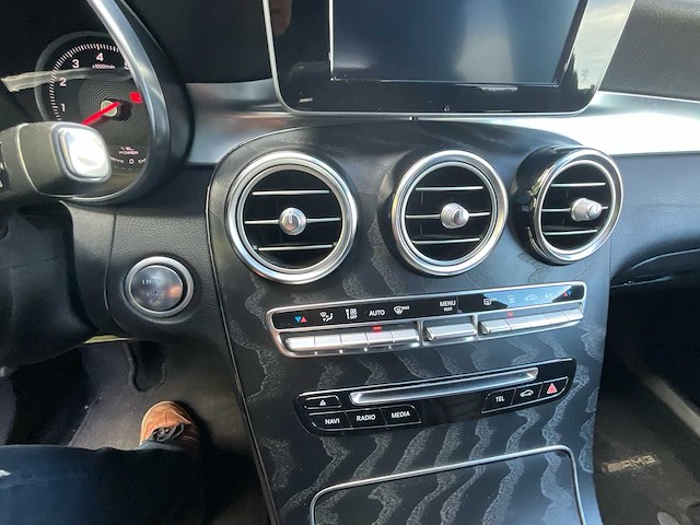 2017 mercedes glc stationwagen break mercedes benzine - afbeelding 16 van  40