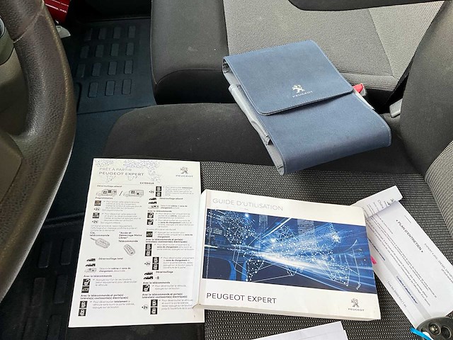 2017 peugeot expert 2.0 - 6 zitplaatsen - blue-hdi premium pack long lichte vrachtwagen - afbeelding 25 van  34
