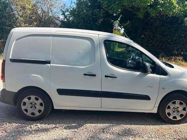 2017 peugeot partner lichte vracht - 3 pers - airco - automaat- euro 6 - afbeelding 23 van  26
