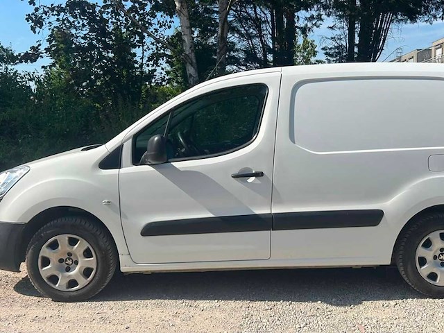 2017 peugeot partner lichte vracht - 3 pers - airco - automaat- euro 6 - afbeelding 12 van  26