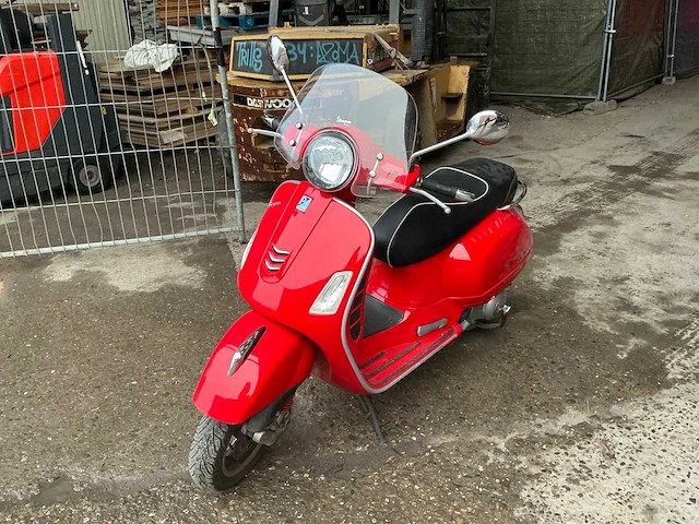 2017 vespa gts super 300 moto scooter - afbeelding 1 van  14