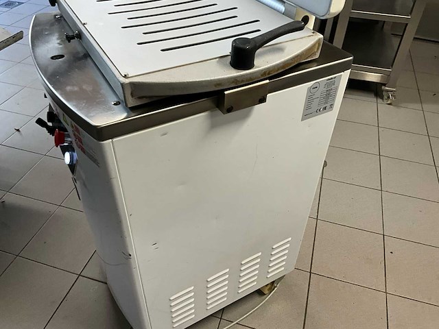 2017 vitella sqg sa 20 automatische deegverdeler + rvs kar deegbakken - afbeelding 18 van  19