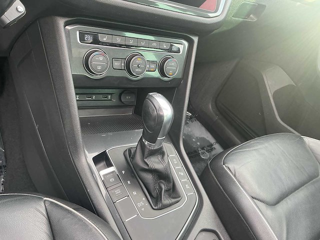 2017 volkswagen tiguan 1.4 tsi dsg blue motiontechnology lounge personenauto - afbeelding 15 van  40