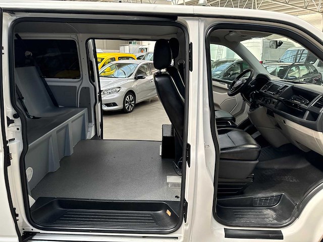 2017 volkswagen transporter kombi 4x4 minibus - afbeelding 11 van  23