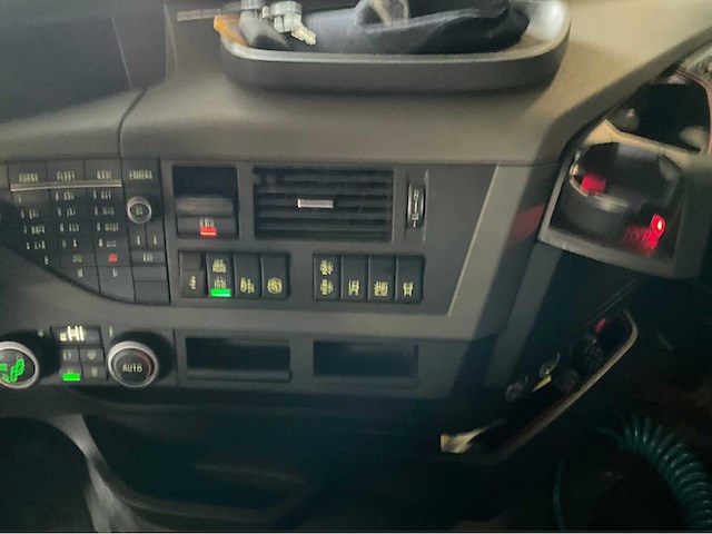 2017 volvo fh vta3t trekker met 2017 royen rs3h4 kraan, oplegger - afbeelding 27 van  55