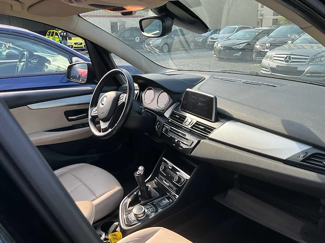 2018 bmw 216i personenauto - afbeelding 18 van  34