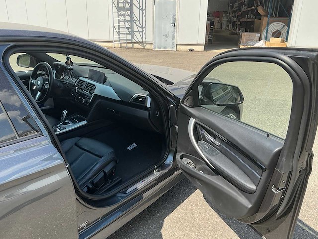 2018 bmw 330e iperformance m pack personenauto - afbeelding 22 van  36