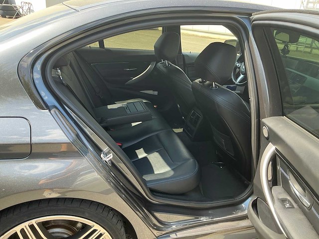 2018 bmw 330e iperformance m pack personenauto - afbeelding 21 van  39