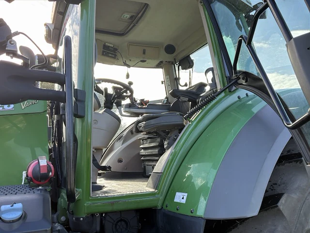 2018 fendt 828 vario vierwielaangedreven tractor - afbeelding 18 van  40