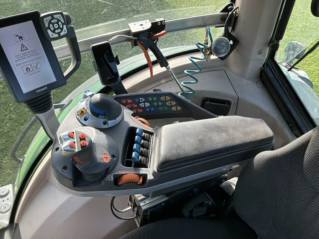 2018 fendt 828 vario vierwielaangedreven tractor - afbeelding 22 van  40