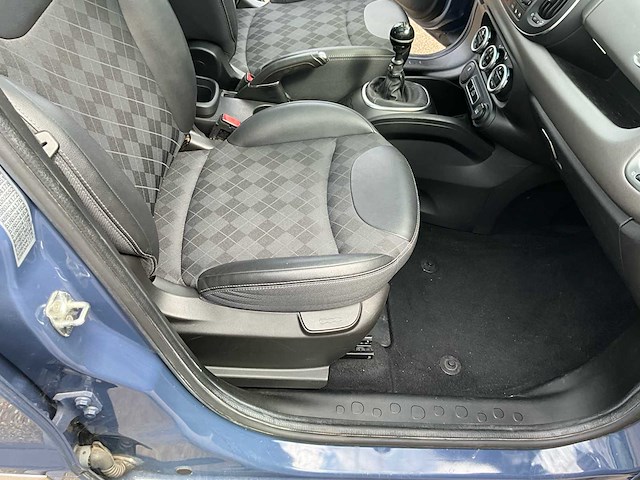 2018 fiat 500l 0.9 lounge monovolume - panoramisch dak - airco - trekhaak - benzine - afbeelding 45 van  66