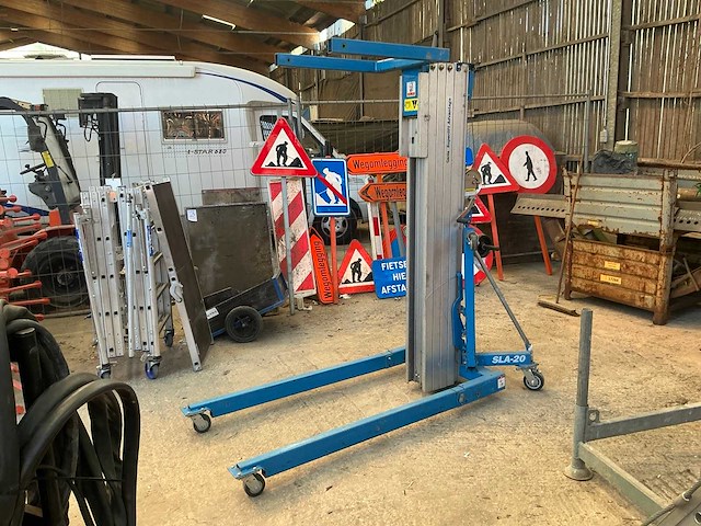 2018 genie sla-20 manuele platenlift - afbeelding 1 van  7