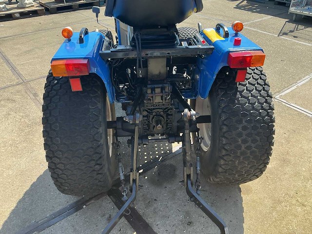 2018 iseki tm223 vierwielaangedreven landbouwtractor 22 pk - afbeelding 2 van  8
