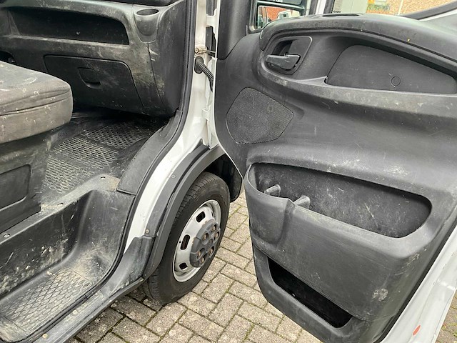 2018 iveco daily lichte vracht - euro 6b - geldige technische keuring - afbeelding 24 van  50