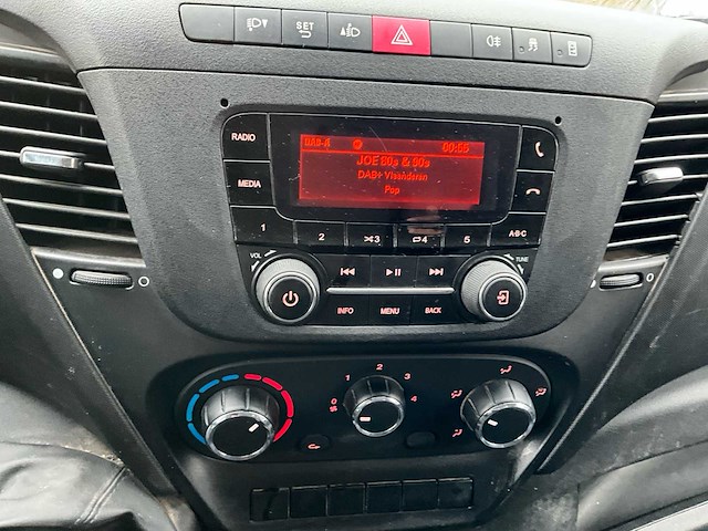 2018 iveco daily lichte vracht - euro 6b - trekhaak - afbeelding 24 van  46