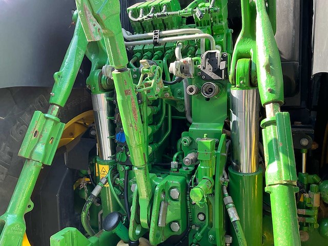 2018 john deere 6215r vierwielaangedreven landbouwtractor - afbeelding 8 van  42