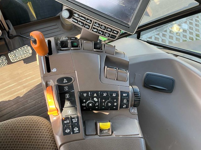 2018 john deere 6215r vierwielaangedreven landbouwtractor - afbeelding 19 van  42