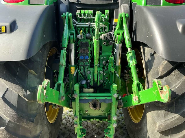 2018 john deere 6215r vierwielaangedreven landbouwtractor - afbeelding 6 van  43