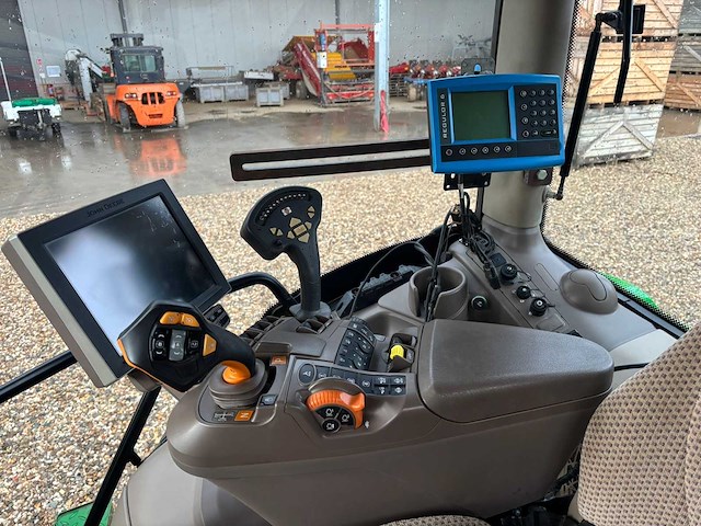 2018 john deere 6250r vierwielaangedreven landbouwtractor - afbeelding 11 van  26