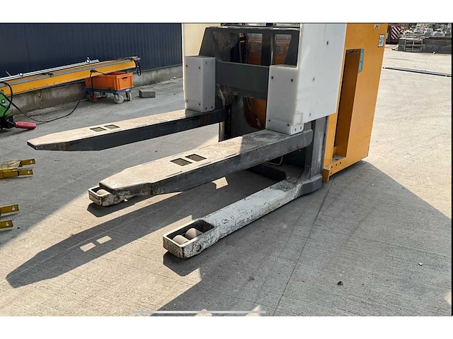 2018 jungheinrich esc328 reach truck - afbeelding 10 van  16