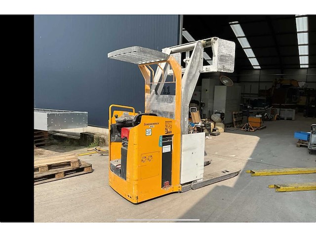 2018 jungheinrich esc328 reachtruck - afbeelding 1 van  16