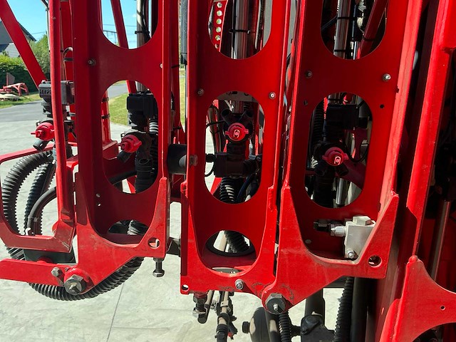 2018 kverneland ixter b18 veldspuit - extra fronttank - afbeelding 11 van  15