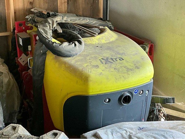 2018 kverneland ixter b18 veldspuit - extra fronttank - afbeelding 14 van  15