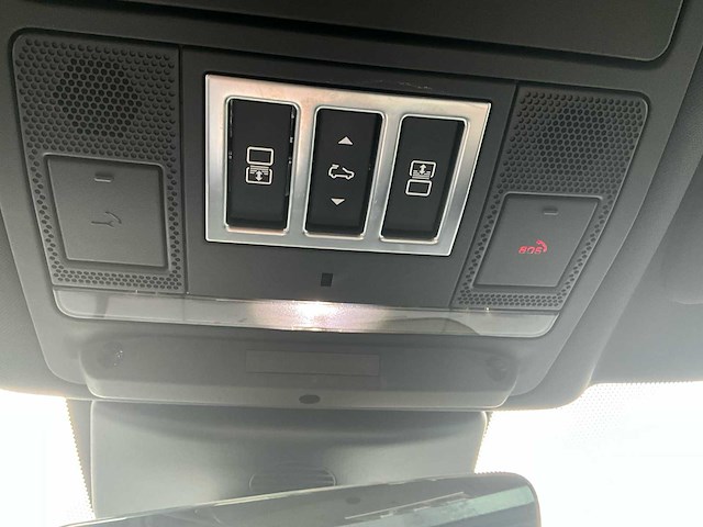 2018 land rover discovery victorinox personenauto - afbeelding 9 van  31